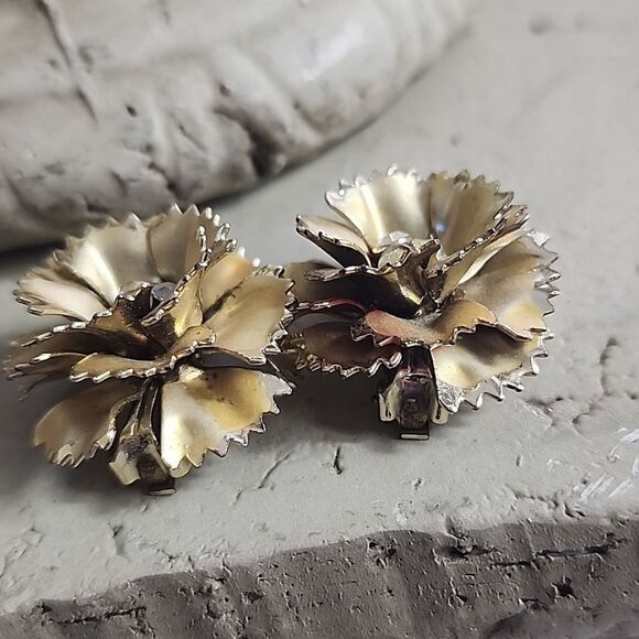 Vintage Flower Earrings with rhinestone centers - Picture 2 of 6